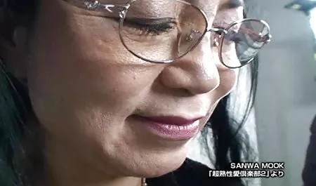 硅胶婊子Jade Russell散布他的双腿他妈的