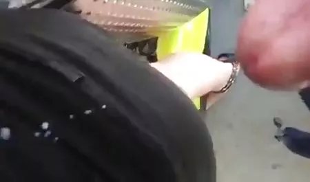 当我泡到脚时，你可以盯着我看