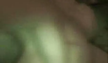 角质女同性恋者Sinn Sage和Taliah Mac在潮湿的行动中